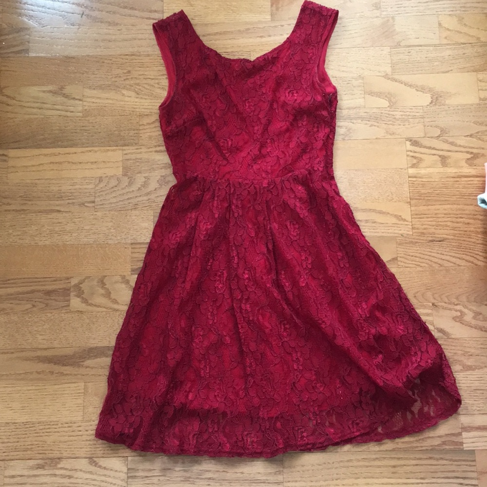 Lace dress with open bowed back
